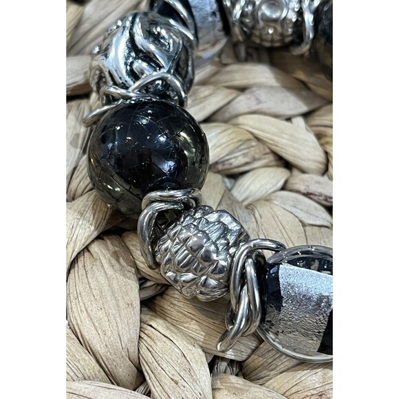 Metallic Foil & Glass Bead Bracelet Stretchy Cha Cha Beads Silver Tone Black - Picture 4 of 7